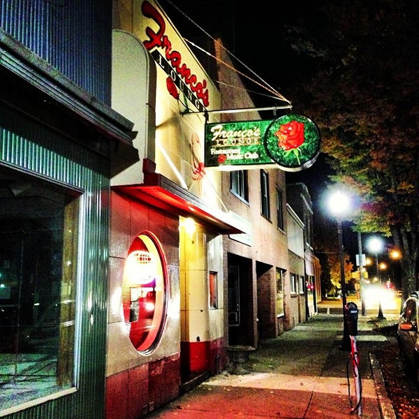 Foto tirada no(a) Franco&#39;s Lounge Restaurant &amp; Music Club por Valerie R. em 11/7/2013