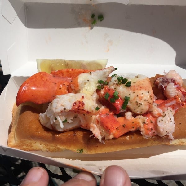 Photo taken at Quincy`s Original Lobster Rolls - Cape May by AWoww on 7/21/2016