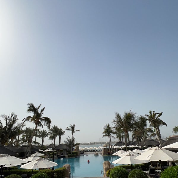 Photo taken at Sofitel Dubai The Palm Resort &amp; Spa by رُؤى ♑︎ on 8/12/2023