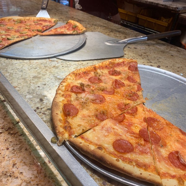 Foto scattata a Joe&#39;s New York Pizza da Khaled G. il 1/28/2022
