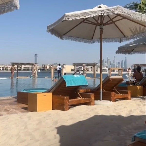 รูปภาพถ่ายที่ WHITE Beach Dubai โดย Abdulaziz เมื่อ 5/19/2024