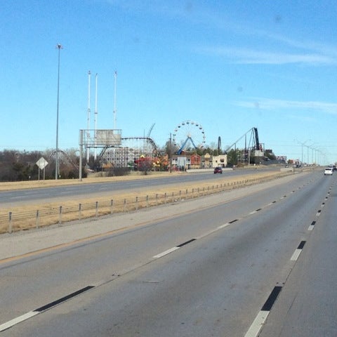 รูปภาพถ่ายที่ Frontier City Theme Park โดย Rollo L. เมื่อ 12/15/2012