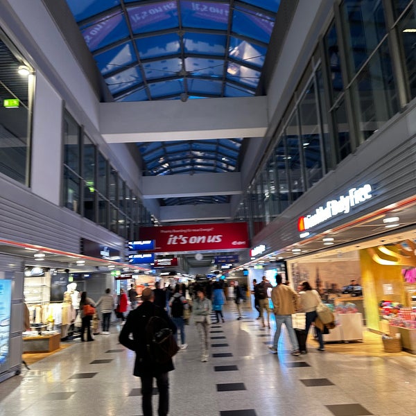 Photo taken at Düsseldorf Airport (DUS) by Simon on 4/24/2024