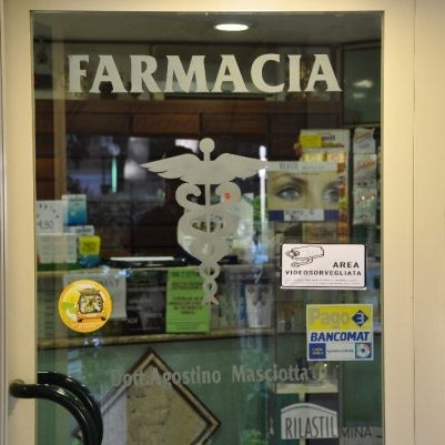 Foto tirada no(a) Farmacia del Dott. Masciotta por Farmacia del Dott. Masciotta em 8/4/2015