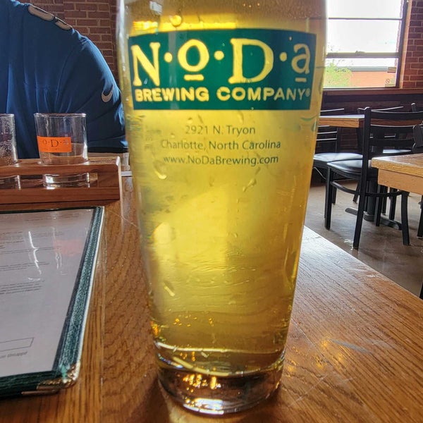 Foto tomada en NoDa Brewing Company  por Bryan T. el 10/2/2022