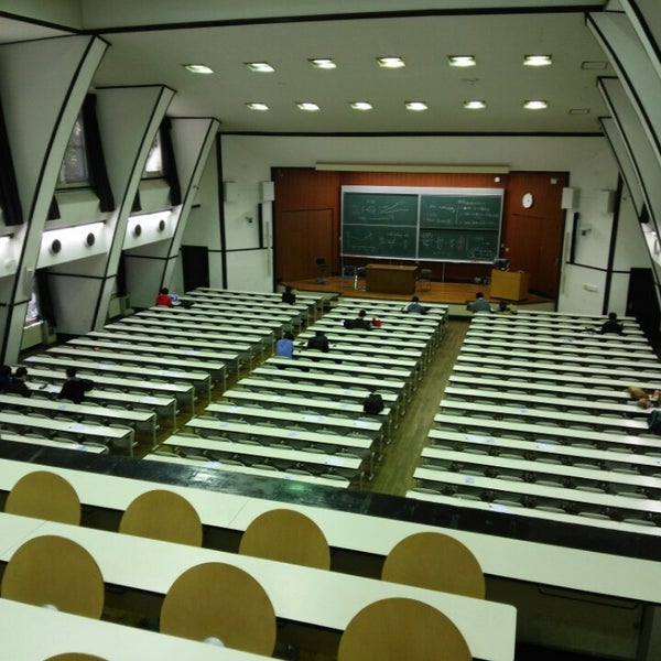 Fotos En 900番教室 Auditorio Universitario En 駒場