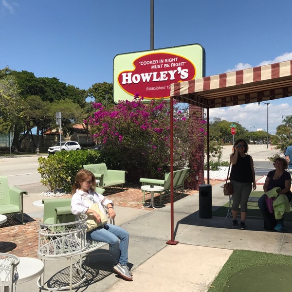Photo prise au Howley&#39;s Restaurant par Regan C. le3/19/2017