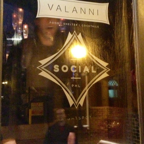Foto tomada en Valanni Restaurant  por Tricia T. el 4/4/2013