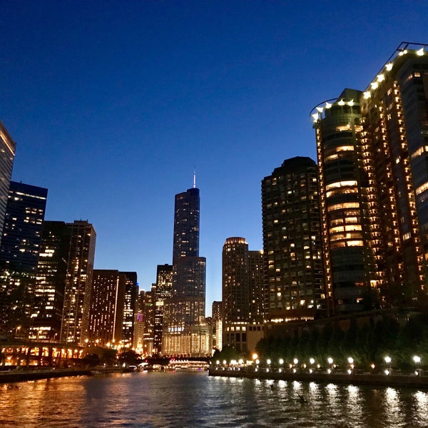 Foto tirada no(a) Chicago&#39;s First Lady por Tricia T. em 7/24/2019
