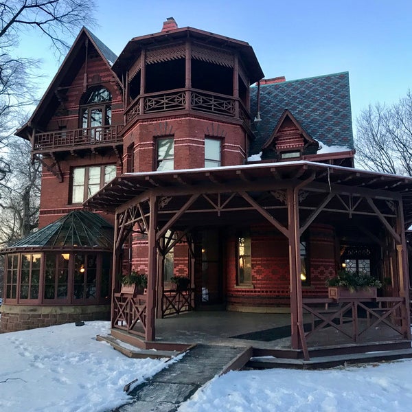รูปภาพถ่ายที่ The Mark Twain House &amp; Museum โดย Tricia T. เมื่อ 2/2/2019