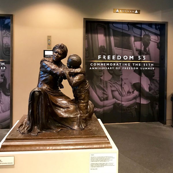 Foto diambil di National Underground Railroad Freedom Center oleh Tricia T. pada 6/14/2019