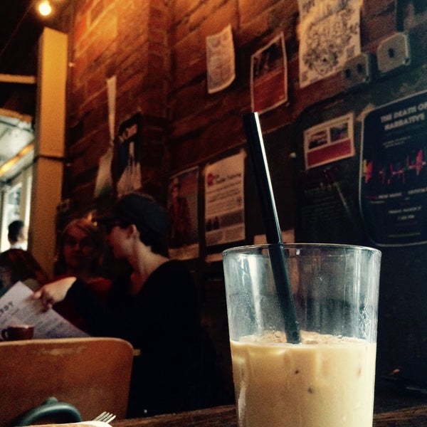 Photo prise au The Depot - Arsaga&#39;s Coffee, Food &amp; Libations par Tricia T. le3/14/2015