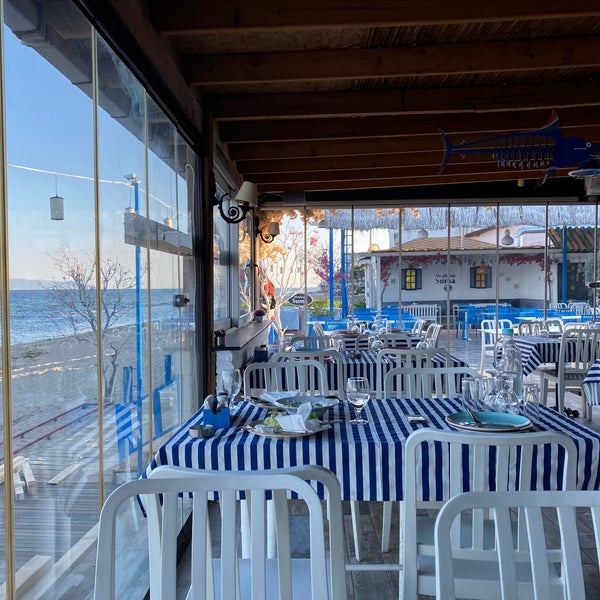 Foto tirada no(a) Shaya Beach Cafe &amp; Restaurant por Lisa S. em 4/17/2023