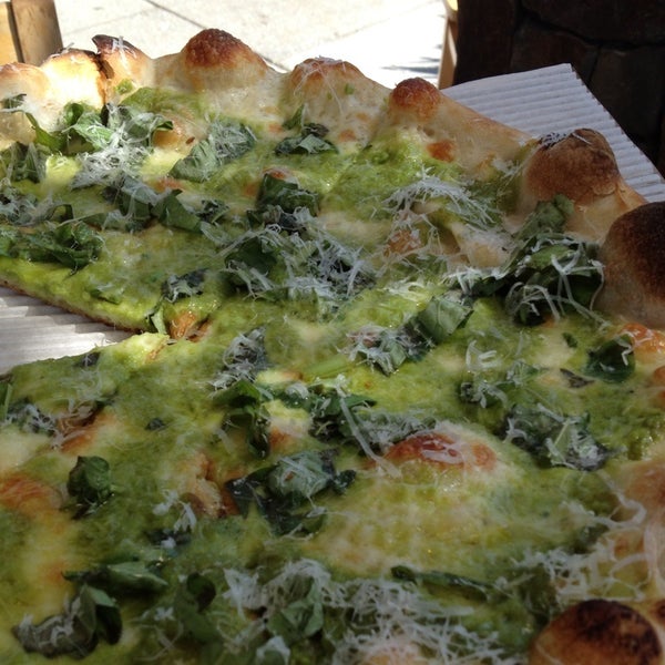 10/3/2012にKarlaがHowie&#39;s Artisan Pizzaで撮った写真
