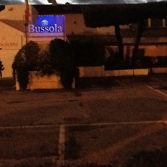 12/17/2012 tarihinde Laura G.ziyaretçi tarafından Bussola Club Versilia'de çekilen fotoğraf