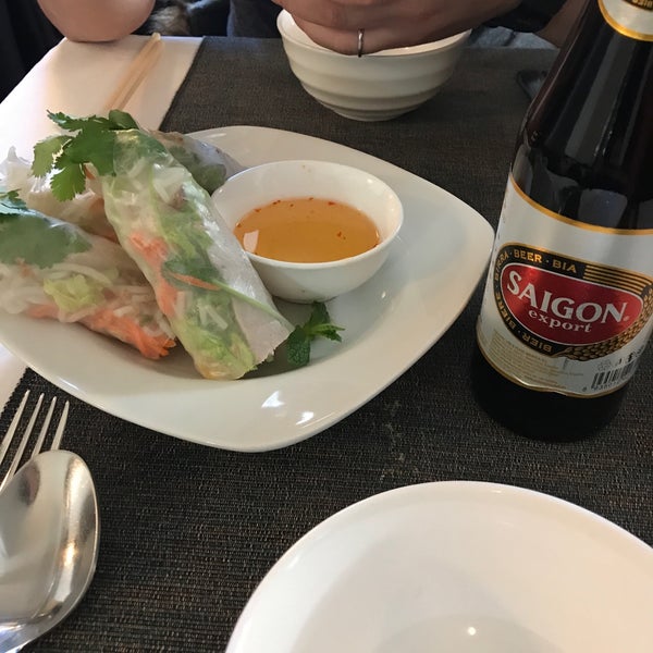 Foto tirada no(a) Viet Nam Restaurante por Jessica G. em 2/24/2018