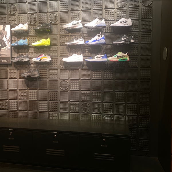 Nike store on sale forum shops