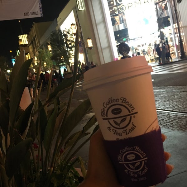 Photo taken at The Coffee Bean &amp; Tea Leaf by Gf .. on 8/11/2016