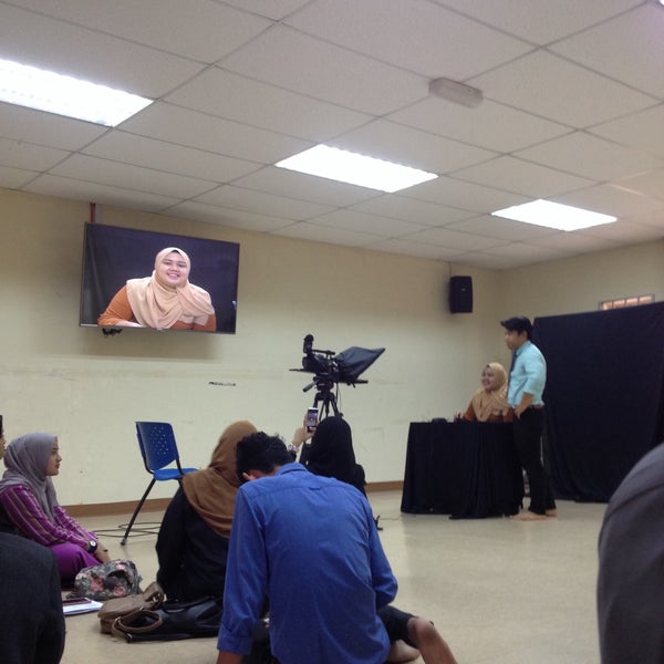 Fotos En Bilik Tv Fakulti Komunikasi Dan Pengajian Media