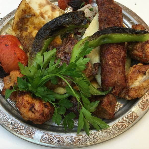 3/24/2016에 mehran a.님이 Semazen Restaurant에서 찍은 사진