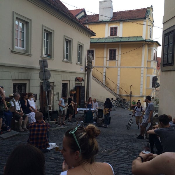 7/19/2014 tarihinde Vlado S.ziyaretçi tarafından Drink in Gallery Andy'de çekilen fotoğraf