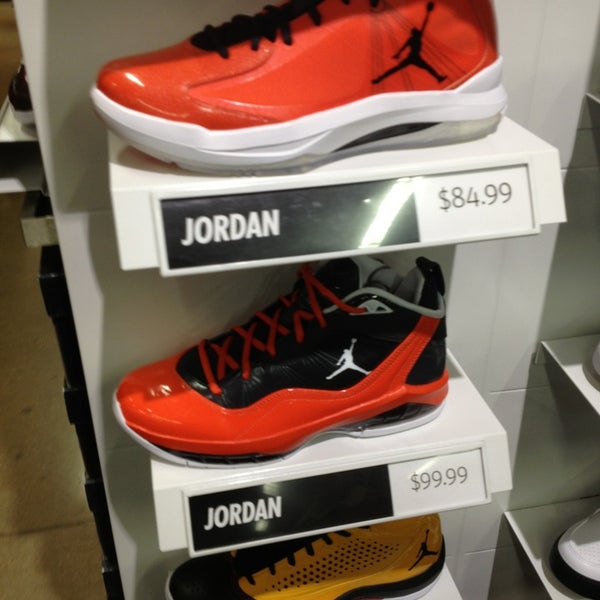 nike store farnsworth