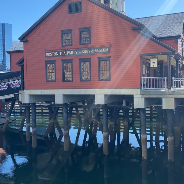 Foto diambil di Boston Tea Party Ships and Museum oleh Sam . pada 3/22/2021