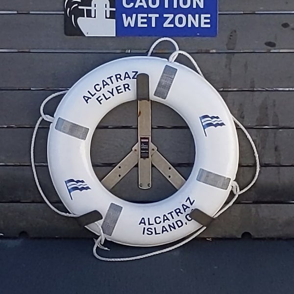 Снимок сделан в Alcatraz Cruises пользователем Greg P. 11/21/2022