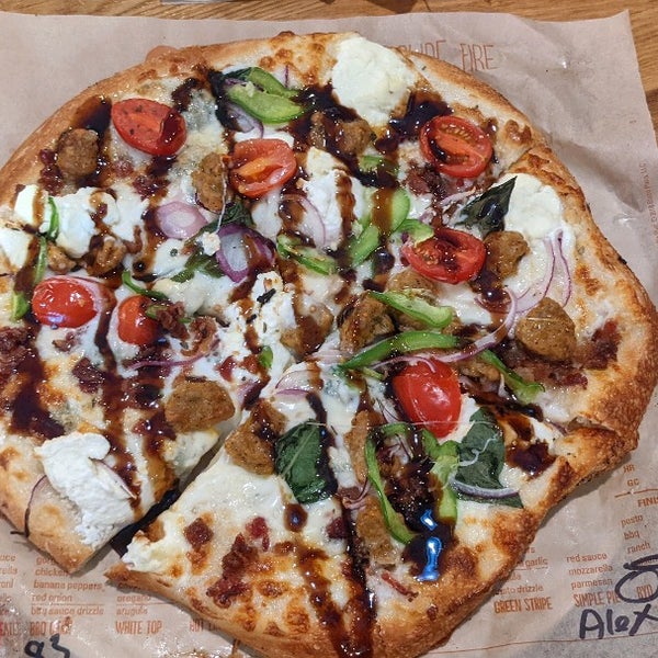 4/23/2022にAlex J.がBlaze Pizzaで撮った写真