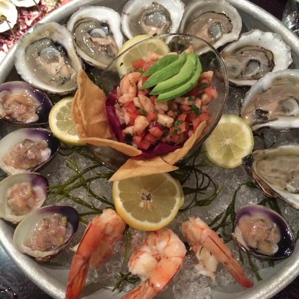 Снимок сделан в Rizzuto&#39;s Oyster Bar &amp; Restaurant пользователем Adeline J. 8/6/2015