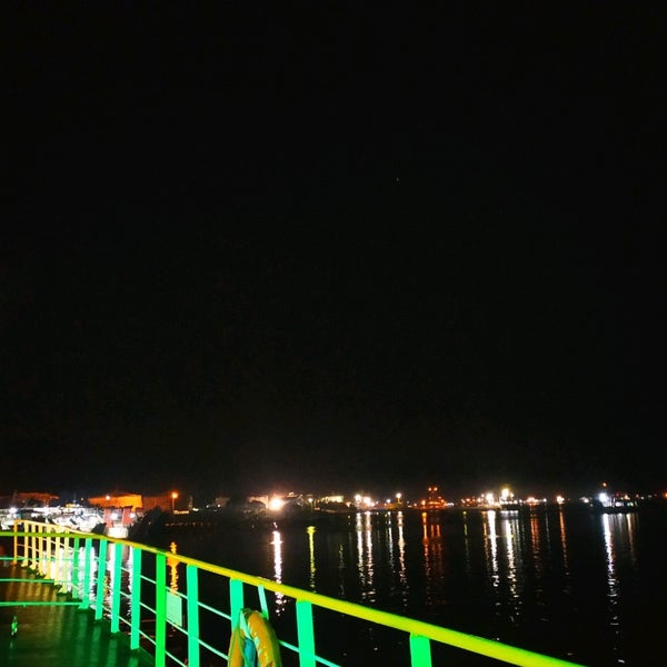 3/25/2022 tarihinde syonandoziyaretçi tarafından Pelabuhan Penyeberangan Ketapang'de çekilen fotoğraf
