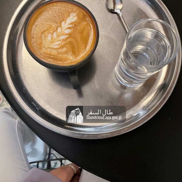 Foto tirada no(a) Coffee Sapiens por Alya Al em 7/30/2022