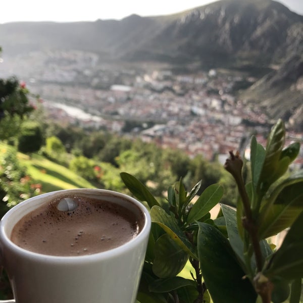 6/25/2022 tarihinde Hande Y.ziyaretçi tarafından Yamaç Bistro'de çekilen fotoğraf