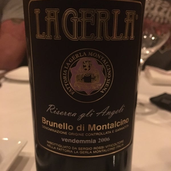 Снимок сделан в Ferraro&#39;s Italian Restaurant &amp; Wine Bar пользователем Gary E. 12/10/2015