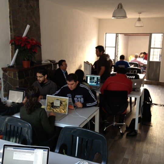 12/15/2012 tarihinde Santiago Z.ziyaretçi tarafından WorkHub'de çekilen fotoğraf