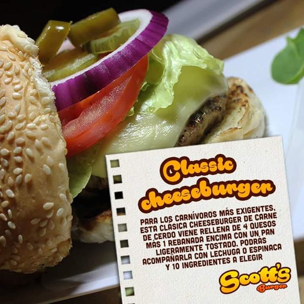 Foto tirada no(a) Scott&#39;s Burger por Scott&#39;s Burger em 8/24/2015