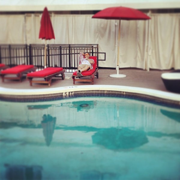 3/16/2013 tarihinde Kirin R.ziyaretçi tarafından RED South Beach Hotel'de çekilen fotoğraf