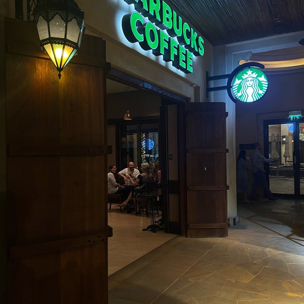 Foto diambil di Starbucks oleh 🤎 .. pada 1/8/2023
