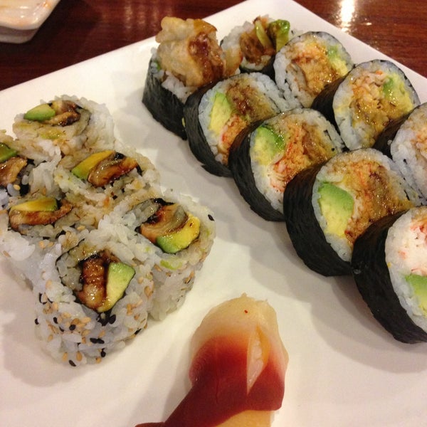 Foto tomada en Sakura Japanese Steak, Seafood House &amp; Sushi Bar  por Johnny V. el 5/13/2013