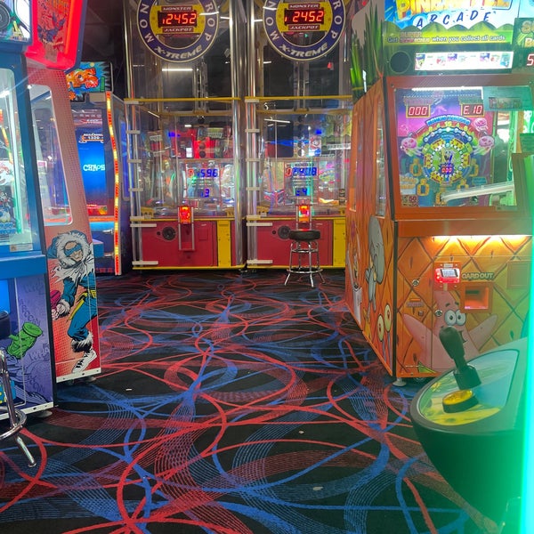 Round 1 Bowling & Amusement 172 Exton Square Mall