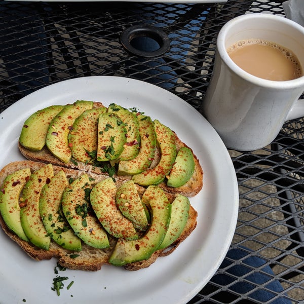 5/25/2018 tarihinde Erinziyaretçi tarafından Fleur De Lis Bakery &amp; Cafe'de çekilen fotoğraf