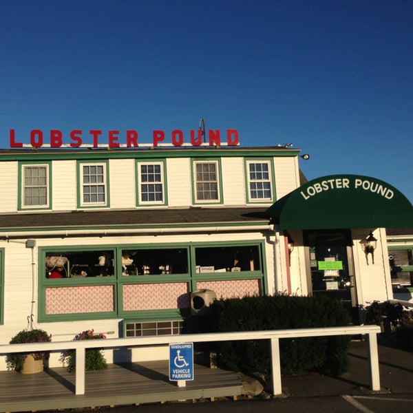 Das Foto wurde bei Lobster Pound Restaurant von Greg S. am 9/18/2013 aufgenommen