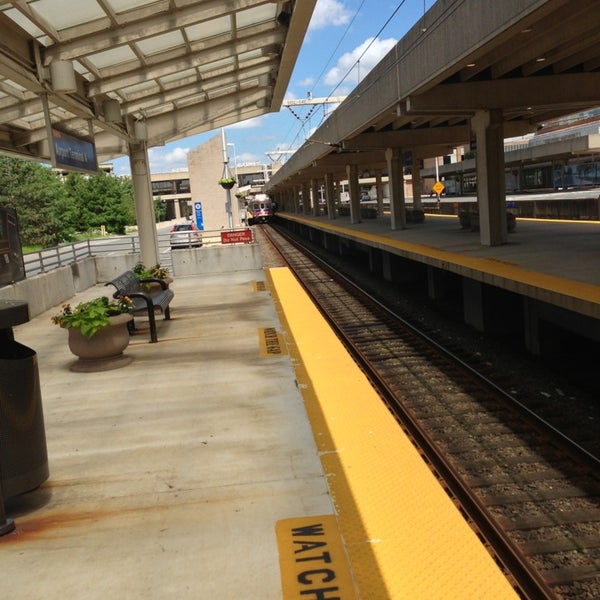 SEPTA Regional Rail Paoli/Thorndale Line - Train in Philadelphia