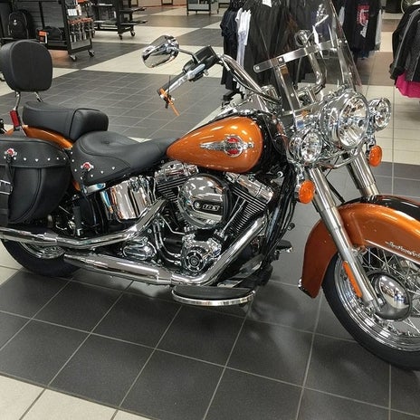 รูปภาพถ่ายที่ Brandt&#39;s Harley-Davidson โดย Mark S. เมื่อ 11/13/2015