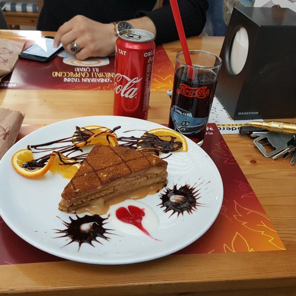 Das Foto wurde bei Niş Cafe von Özgürcan D. am 3/6/2018 aufgenommen