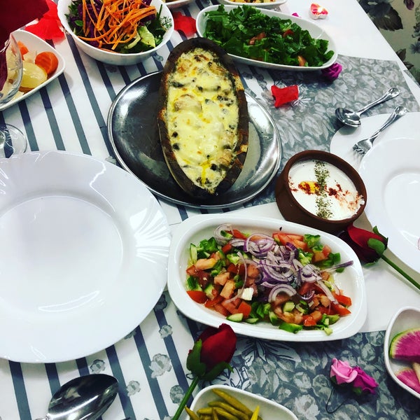 Foto diambil di Bayır Balık Vadi Restaurant oleh Gizem A. pada 1/3/2018