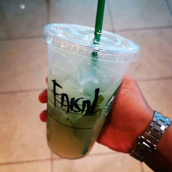 Das Foto wurde bei Starbucks von F ⚖. am 6/7/2019 aufgenommen
