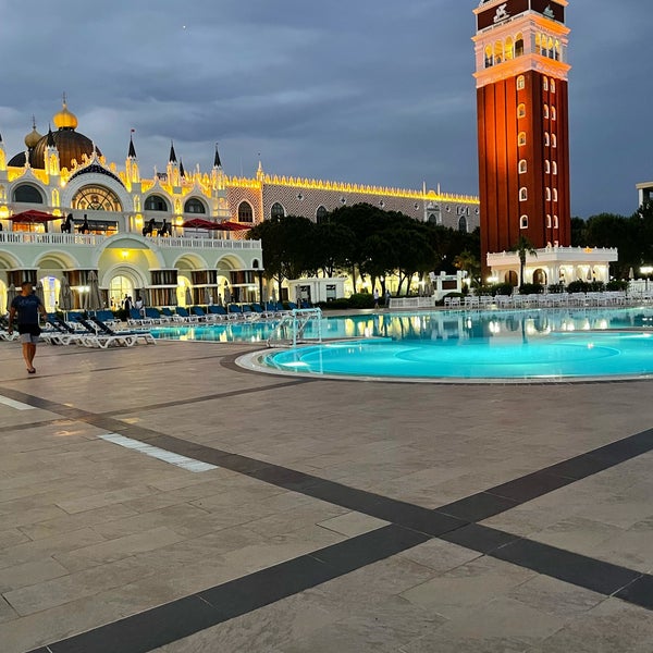 Foto tirada no(a) Venezia Palace Deluxe Resort Hotel por OKAN em 6/24/2022