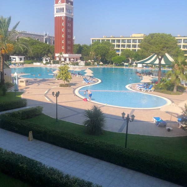 Foto diambil di Venezia Palace Deluxe Resort Hotel oleh OKAN pada 7/21/2021
