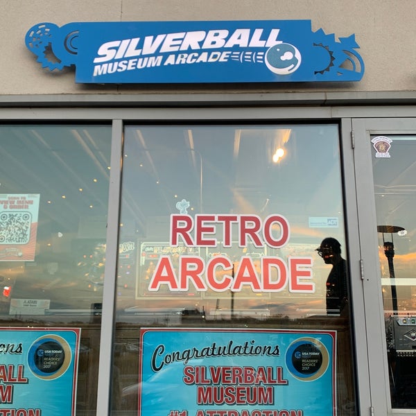 Photo taken at Silverball Retro Arcade by Cristina Alice R. on 10/15/2021